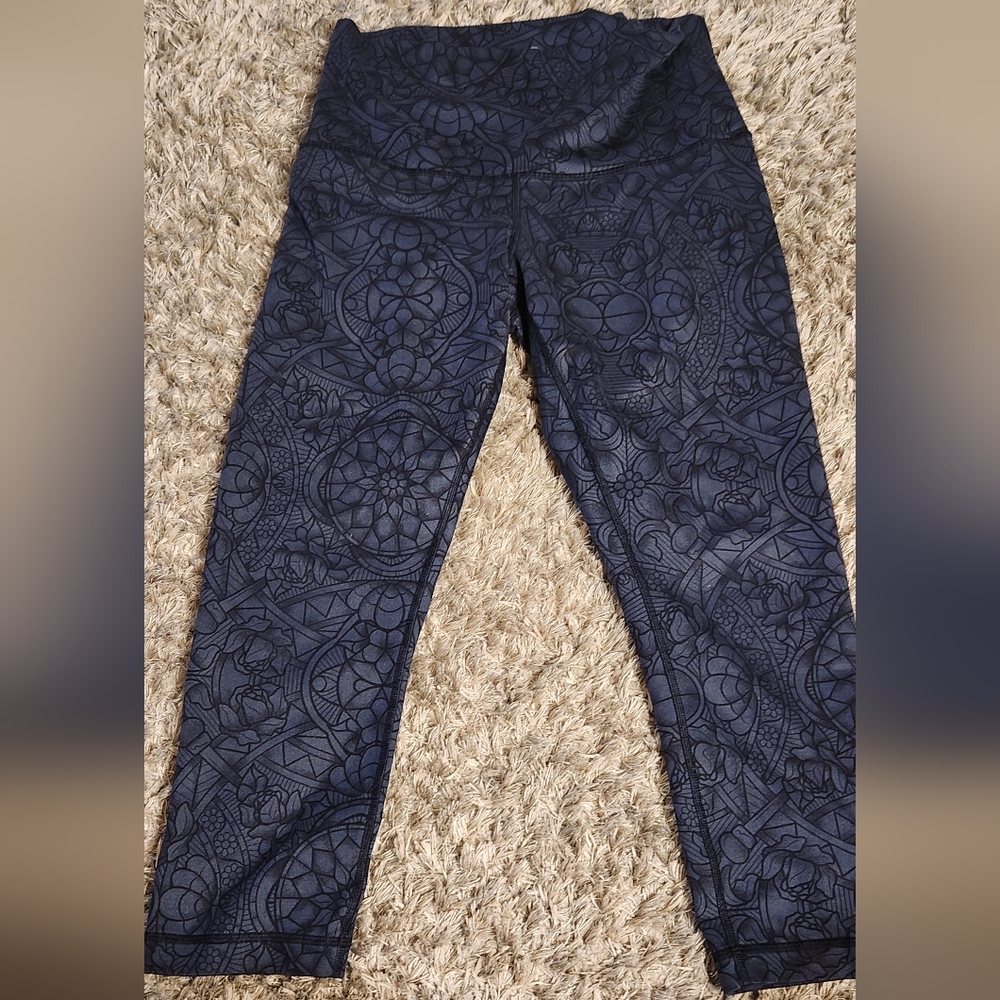 Lululemon crops